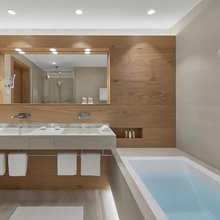 Schwarzer Adler - Adults Only 4* Кіцбюель